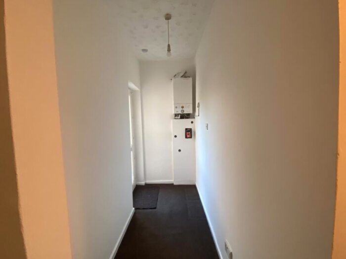 2 Bedroom Flat To Rent In Ash Tree Road, Bitterne Park, Southampton, Hampshire, SO18