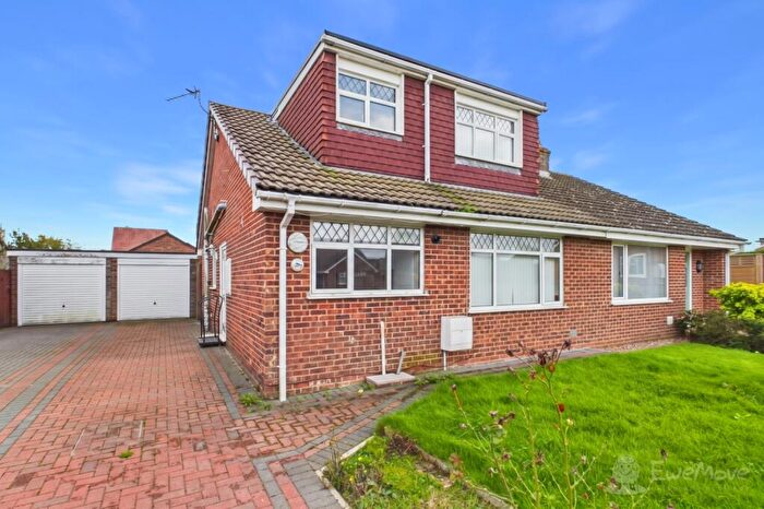 3 Bedroom Semi-Detached House For Sale In Fernfield, Hawkinge, CT18
