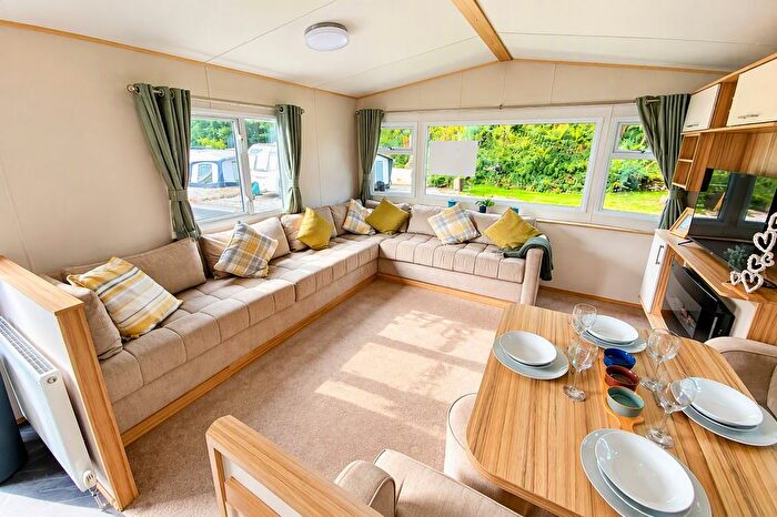 2 Bedroom Mobile/park Home For Sale In Ashbourne Heights Country Amp; Leisure Park, Fenny Bentley Ashbourne, DE6