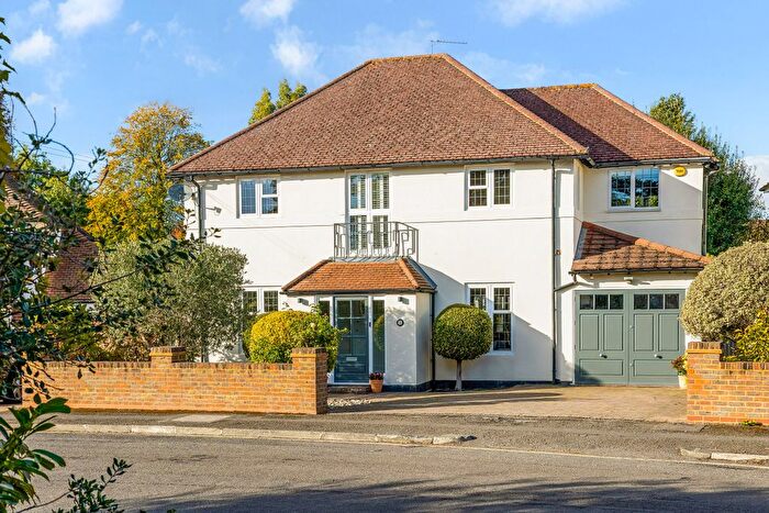 4 Bedroom Detached House For Sale In Hookfield, Epsom, KT19