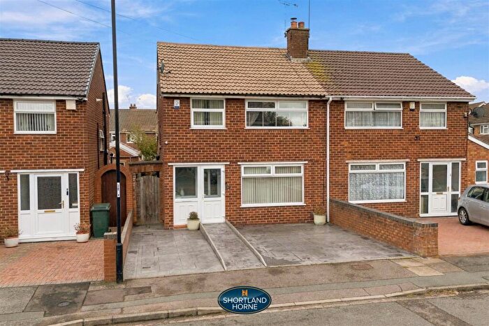 3 Bedroom Semi-Detached House For Sale In Bideford Road, Wyken Green, Coventry, CV2