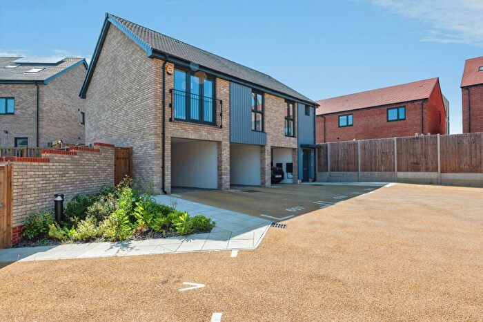 2 Bedroom Detached House For Sale In Leeds Road, Greenhithe, Kent, DA9
