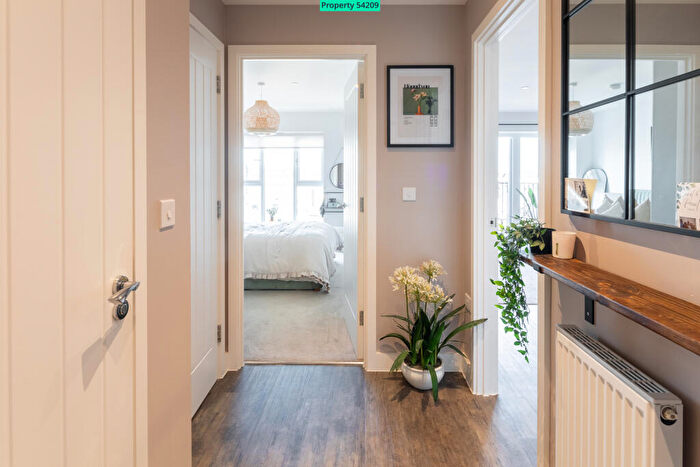 1 Bedroom Flat For Sale In Blue Boar Wharf, Glenway Road, Rochester, ME1