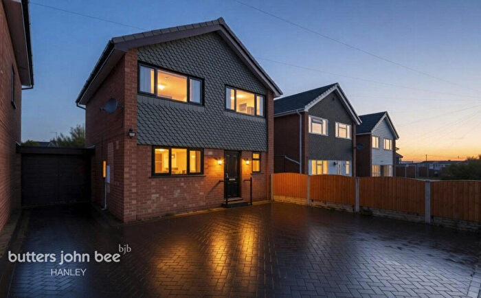 3 Bedroom Link Detached House To Rent In Debenham Crescent, Stoke-On-Trent, ST2
