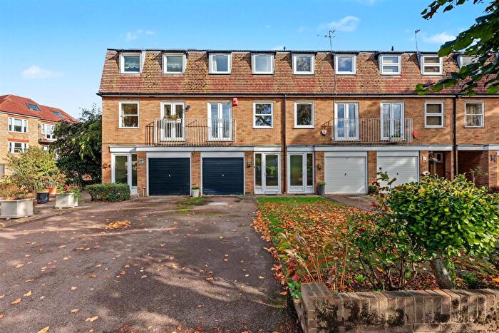 4 Bedroom Town House For Sale In Wellington Road, Enfield, EN1