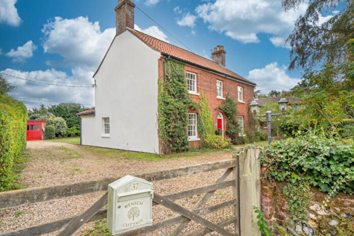 5 Bedroom Detached House For Sale In The Street, Ringland, NR8