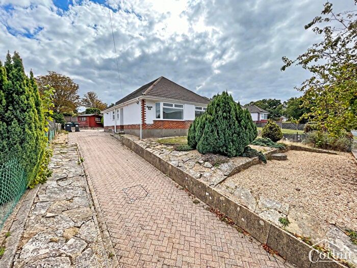 3 Bedroom Bungalow For Sale In East Howe Lane, Bournemouth, BH10