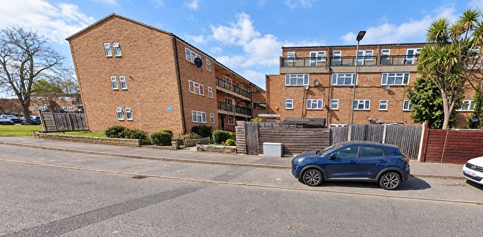 Maisonette For Sale In Wadhurst Close, London, SE20