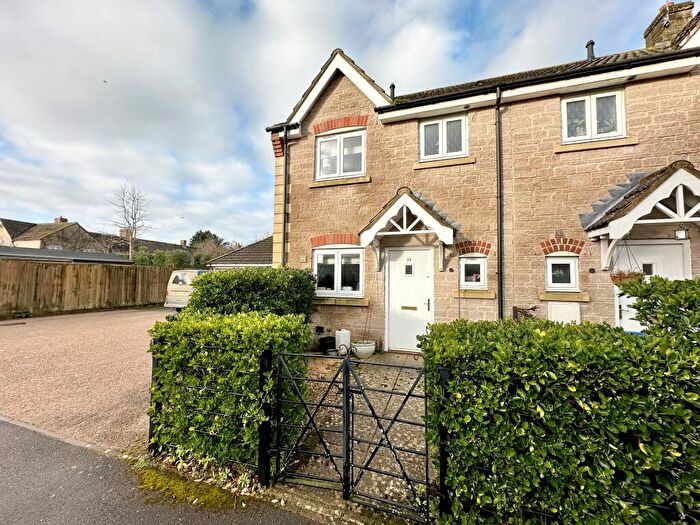 3 Bedroom House To Rent In Royal Field Close, SN14