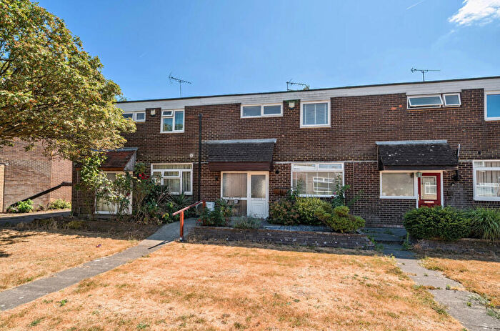 3 Bedroom Terraced House For Sale In Austen Road, Farnborough, Hampshire, GU14