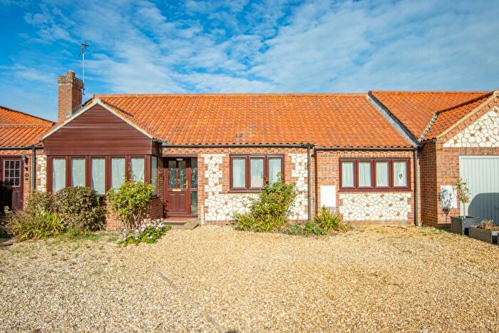 3 Bedroom Semi-Detached Bungalow For Sale In Malthouse Court, Thornham, PE36