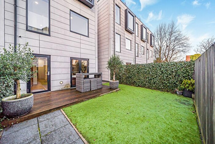 4 Bedroom End Of Terrace House For Sale In Senior Lane, Salford, M3