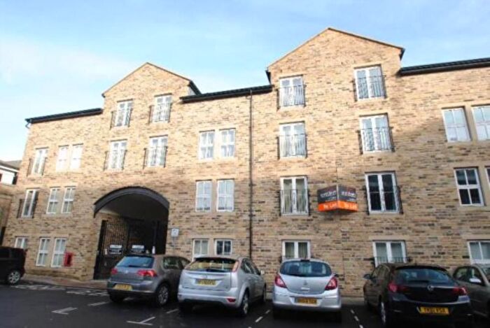 2 Bedroom Flat To Rent In Rawson Road, Bradford, West Yorkshire, BD1