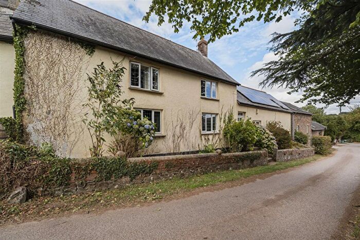 5 Bedroom Semi-Detached House For Sale In North Tawton, EX20