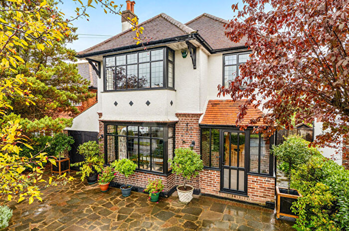 4 Bedroom Detached House For Sale In Sutherland Avenue, Petts Wood, Orpington, BR5