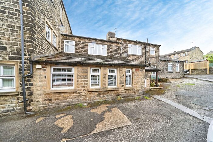 4 Bedroom Link Detached House For Sale In Moss Row, Wilsden, Bradford, BD15