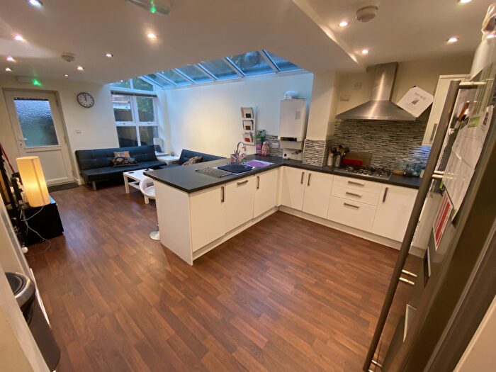 6 Bedroom House To Rent In Teignmouth Road - Bed, Selly Oak, West Midlands, B29
