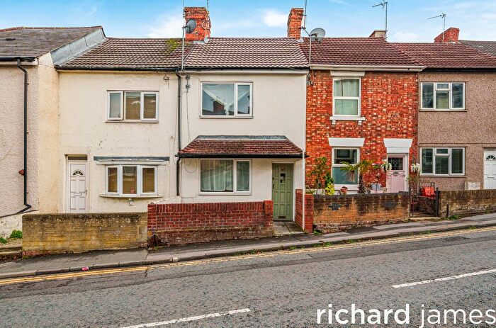 3 Bedroom Terraced House For Sale In Eastcott Hill, Swindon, SN1
