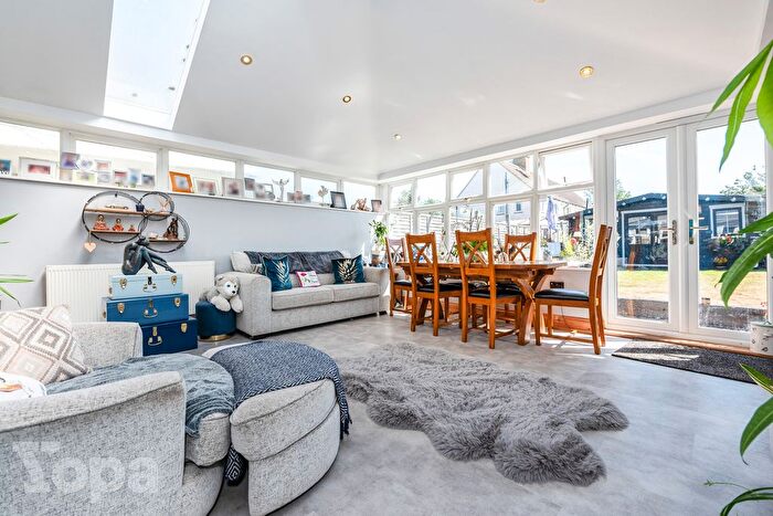 3 Bedroom Semi-Detached House For Sale In Brakefield Road, Southfleet, DA13