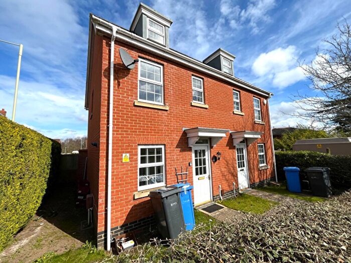 3 Bedroom Town House To Rent In Bishy Barnebee Way, Norwich, Norfolk, NR5