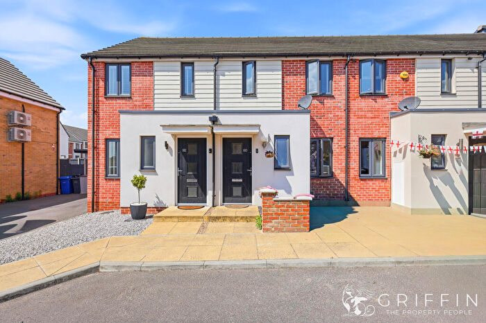 2 Bedroom Terraced House For Sale In Belhouse Avenue, Aveley, RM15