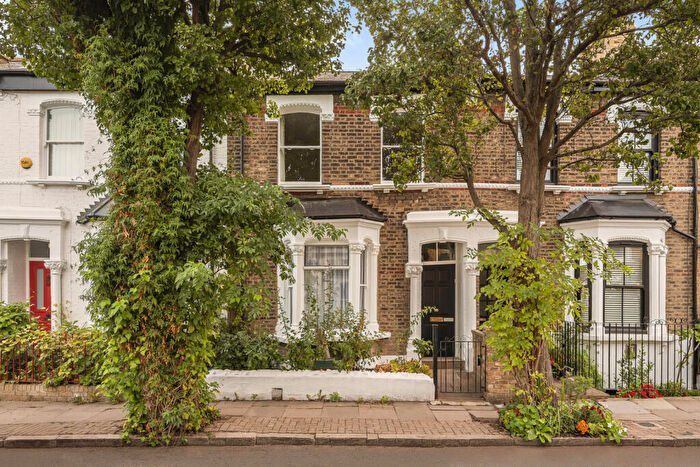 3 Bedroom Terraced House For Sale In Elfort Road, London, N5