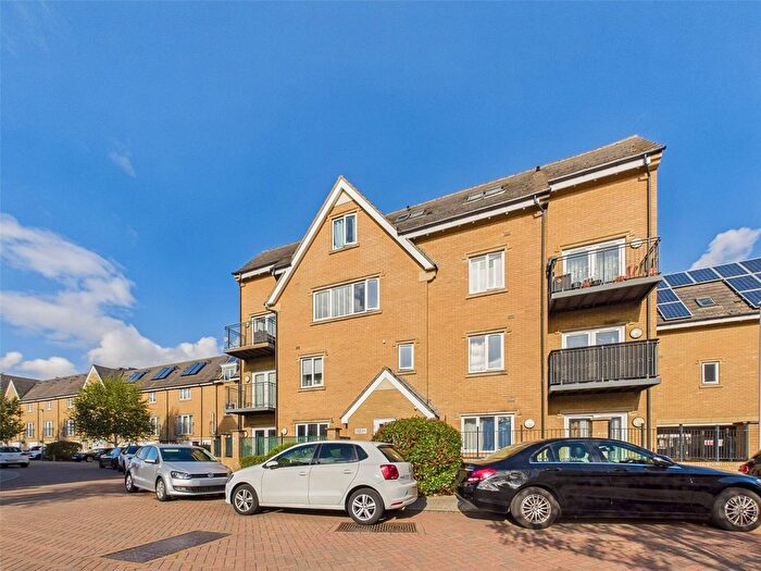 2 Bedroom Flat To Rent In Varcoe Gardens, Middlesex, UB3