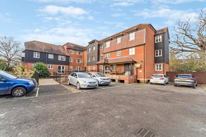 2 Bedroom Flat For Sale In Mill Stream Court, Abingdon, OX14