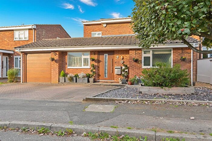 4 Bedroom Detached House For Sale In Greatfield Close, Harpenden, AL5