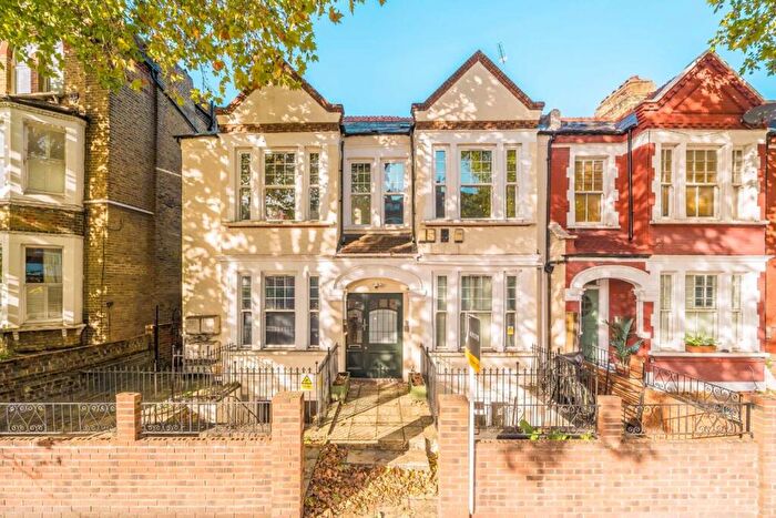 2 Bedroom Flat For Sale In Cavendish Road, Clapham, SW12