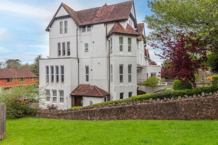 2 Bedroom Flat For Sale In Summerfield Court, Malvern, WR14