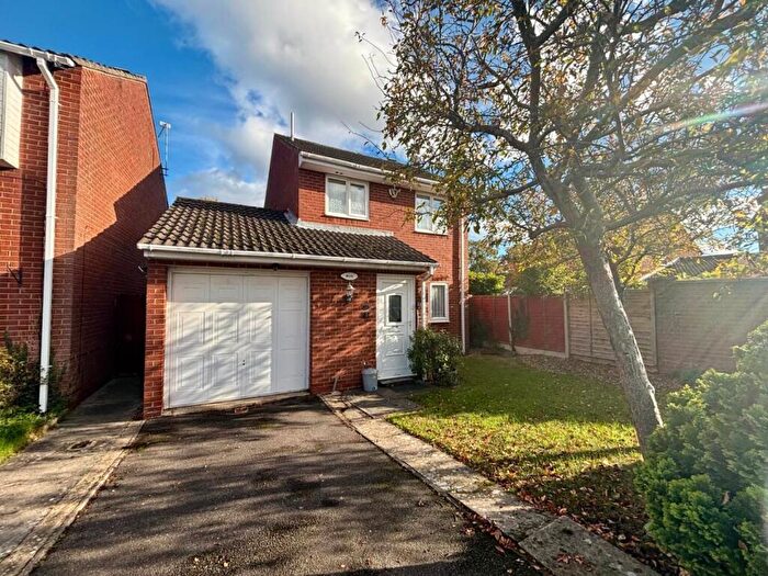 2 Bedroom Detached House For Sale In Mere Close, East Hunsbury, Northampton, NN4