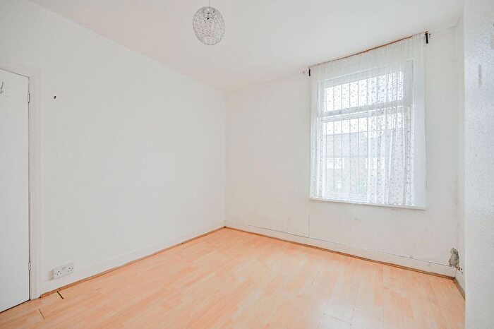 2 Bedroom End Of Terrace House For Sale In Falcon Street, Plaistow, London, E13