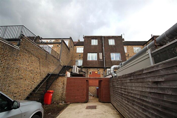 3 Bedroom Flat To Rent In Cockfosters Road, Barnet, EN4
