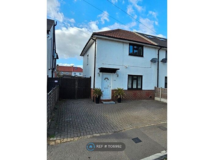 3 Bedroom Semi-Detached House To Rent In Uxbridge Road, Slough, SL2