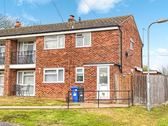 2 Bedroom Apartment For Sale In North Way, Deanshanger, Milton Keynes, MK19
