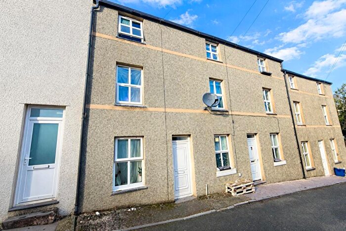 4 Bedroom House For Sale In Vron Square, Bangor, LL57