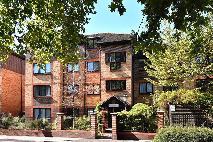 2 Bedroom Flat To Rent In Blyth Wood Park, Blyth Road, Bromley, Kent, BR1