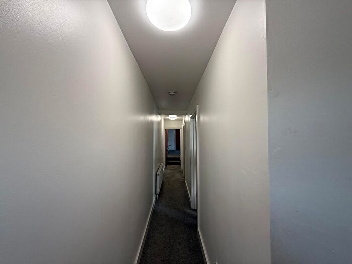 2 Bedroom Flat To Rent In Vicarage Way, Watford, WD18