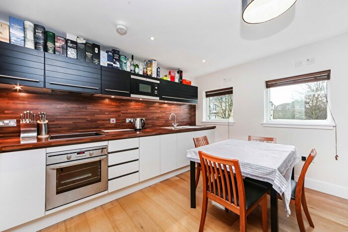 2 Bedroom Flat For Sale In The Downs, Wimbledon, SW20