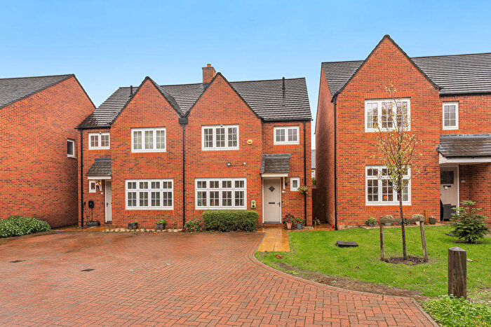 3 Bedroom Semi-Detached House For Sale In Bateman Close, Banbury, OX16