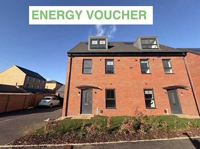 4 Bedroom House To Rent In Charlotte Fox Lane, LS15
