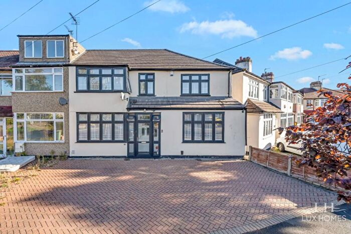 5 Bedroom End Of Terrace House For Sale In Tennyson Way, Hornchurch, RM12