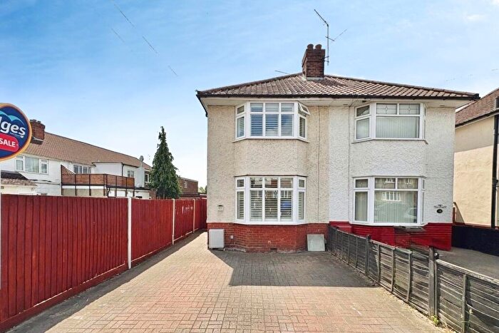3 Bedroom Semi-Detached House For Sale In Boxalls Lane, Aldershot, Hampshire, GU11