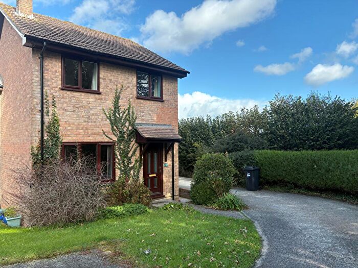 3 Bedroom Semi-Detached House To Rent In Manor View, Par, PL24