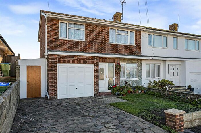 3 Bedroom End Of Terrace House For Sale In Mayfield Avenue, Peacehaven, BN10