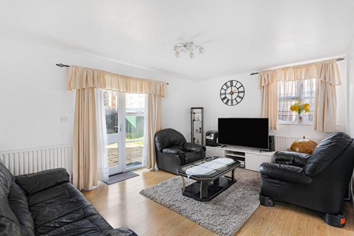 3 Bedroom End Of Terrace House For Sale In Cator Street, London, SE15