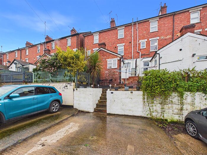 1 Bedroom Maisonette For Sale In Farningham Road, Caterham, CR3