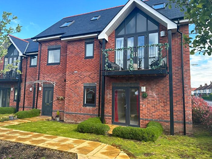 2 Bedroom Flat To Rent In Station Road, Netley Abbey, Southampton, Hampshire, SO31