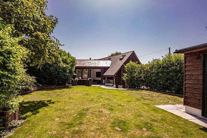 4 Bedroom Cottage For Sale In The Triangle, Upper Basildon, Berkshire, RG8